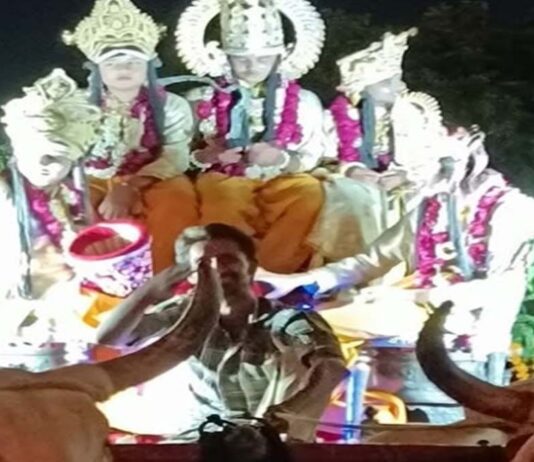150 वर्ष पुराने लाल शीशम के रथ पर निकली ‘भरत मिलाप परिक्रमा’