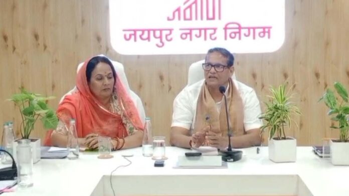The Mayor scrutinized the municipal corporation's functioning during a three-hour marathon meeting. The Mayor scrutinized the municipal corporation's functioning during a three-hour marathon meeting.