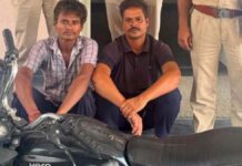 वाहन चोरी के मामले में दो आरोपी गिरफ्तार, चोरी की बाइक बरामद