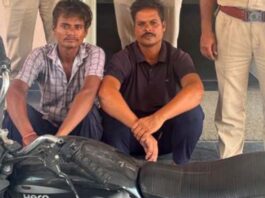 वाहन चोरी के मामले में दो आरोपी गिरफ्तार, चोरी की बाइक बरामद
