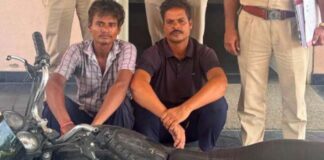 वाहन चोरी के मामले में दो आरोपी गिरफ्तार, चोरी की बाइक बरामद