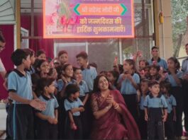 गौशाला में बच्चों संग डॉक्यूमेंट्री देखी: कोचिंग हब में हवन कर मनाया मोदी का जन्मदिन Watched a documentary with children at the cowshed.