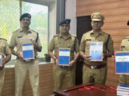डीजी जेल अशोक राठौड़ ने किया प्रहरी प्रशिक्षण के लिए पाठ्य-पुस्तकों का विमोचन DG (Prisons) Ashok Rathore released textbooks for prison guard training.