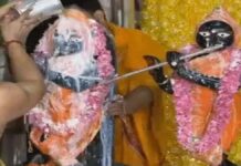 जन्माष्टमी: राधा दामोदर मंदिर में दिन में जन्मे कान्हा Janmashtami: Kanha born during the day at Radha Damodar Temple.