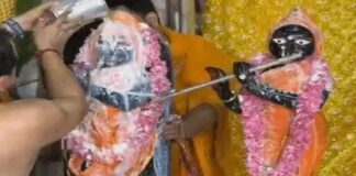 जन्माष्टमी: राधा दामोदर मंदिर में दिन में जन्मे कान्हा Janmashtami: Kanha born during the day at Radha Damodar Temple.