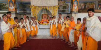 खोले के हनुमानजी मंदिर में ऋषि पंचमी पर 21 बटुकों का यज्ञोपवीत व विद्यारंभ संस्कार 'Vidyarambha Sanskar' for 21 young boys at Khole Ke Hanumanji Temple on Rishi Panchami.