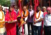 माता के जयकारों के साथ वैष्णो देवी के लिए पदयात्रा रवाना A pilgrimage on foot to Vaishno Devi sets off amidst chants in praise of the Goddess.