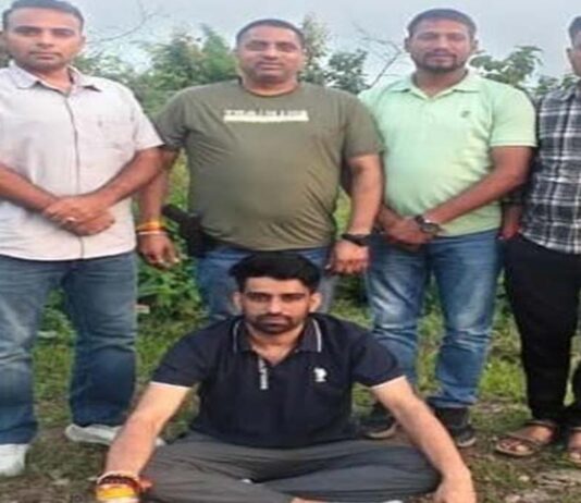 ऑपरेशन रानीरोना: एक हजार किमी पीछा कर दमन से 25 हजार का इनामी एमडी तस्कर गिरफ्तार MD smuggler with a ₹25,000 bounty arrested in Daman after a 1,000-km chase.