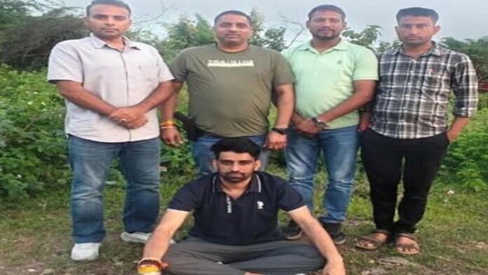 MD smuggler with a ₹25,000 bounty arrested in Daman after a 1,000-km chase. MD smuggler with a ₹25,000 bounty arrested in Daman after a 1,000-km chase.