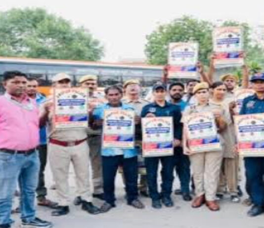 आमेर से हवामहल तक महिला पर्यटकों की सुरक्षा के लिए पुलिस ने चलाया जागरूकता अभियान