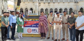 यातायात पुलिस को मिले 10 आधुनिक सोलर बैरिकेड्स
