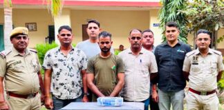 कैशियर एजेंटों को लूटने से पहले पुलिस के हत्थे चढ़ा वाहन चोर Vehicle thief nabbed by police before he could rob cashier agents.