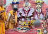 चांदपोल के रामचंद्र जी मंदिर में मंत्रोच्चार के साथ हुआ शस्त्र पूजन Weapons were consecrated amidst the chanting of mantras at the Ramchandra Ji temple in Chandpol.