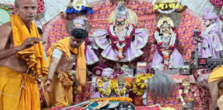 चांदपोल के रामचंद्र जी मंदिर में मंत्रोच्चार के साथ हुआ शस्त्र पूजन Weapons were consecrated amidst the chanting of mantras at the Ramchandra Ji temple in Chandpol.