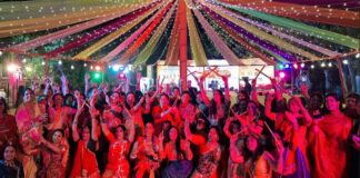 दादी-नानी, मां-बेटी की तीन पीढ़ियों ने एक साथ खेला डांडिया