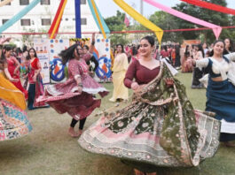 डांडिया उत्सव में दिखी भारतीय संस्कृति की झलक: 1000 से अधिक छात्राओं ने लिया भाग