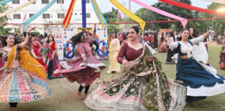 डांडिया उत्सव में दिखी भारतीय संस्कृति की झलक: 1000 से अधिक छात्राओं ने लिया भाग