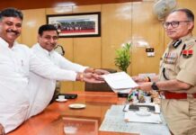 निकाय चुनाव में पुलिस की भूमिका पर कांग्रेस ने डीजीपी को सौंपा ज्ञापन Congress submits memorandum to DGP regarding police role in civic body elections.
