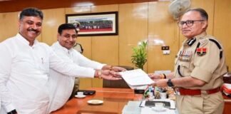 निकाय चुनाव में पुलिस की भूमिका पर कांग्रेस ने डीजीपी को सौंपा ज्ञापन Congress submits memorandum to DGP regarding police role in civic body elections.