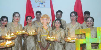 कश्मीरी से राजस्थानी लोकनृत्यों तक दिखी भारतीय संस्कृति की विविधता The diversity of Indian culture was on display, ranging from Kashmiri to Rajasthani folk dances.