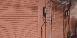 वन-वे व्यवस्था के खिलाफ व्यापारियों का गुस्सा: 400 दुकानें बंद कर हवा महल के सामने प्रदर्शन Traders' anger against the one-way system