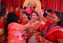 दुर्गाबाड़ी में धूमधाम से मनाया गया ‘सिंदूर उत्सव’