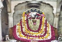 माता के दरबार सजकर तैयार: घट स्थापना के साथ शुरू हुए नवरात्र