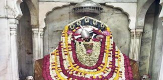माता के दरबार सजकर तैयार: घट स्थापना के साथ शुरू हुए नवरात्र