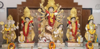दुर्गाबाड़ी में महाअष्टमी पर उमड़ा भक्ति का सैलाब:5 हजार श्रद्धालुओं ने ग्रहण किया महाभोग