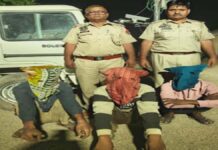 हाईवे पर राहगीरों से लूटपाट करने वाली गैंग के तीन बदमाश चढे पुलिस के हत्थे