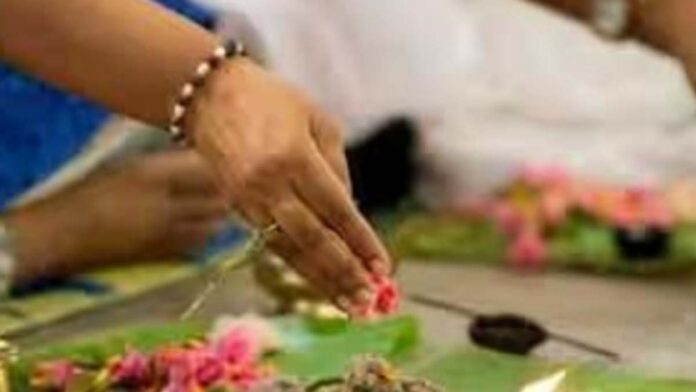 Even when unable to perform elaborate rituals, remember your ancestors with reverence. Even when unable to perform elaborate rituals, remember your ancestors with reverence.
