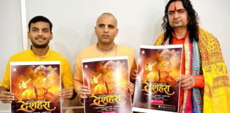 आचार्य बालमुकुंद ने किया रामलीला के पोस्टर का विमोचन Acharya Balmukund unveiled the Ramlila poster.
