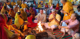 गायत्री परिवार के छह केंद्रों पर 3 हजार श्रद्धालुओं ने दी 72 हजार आहुतियां