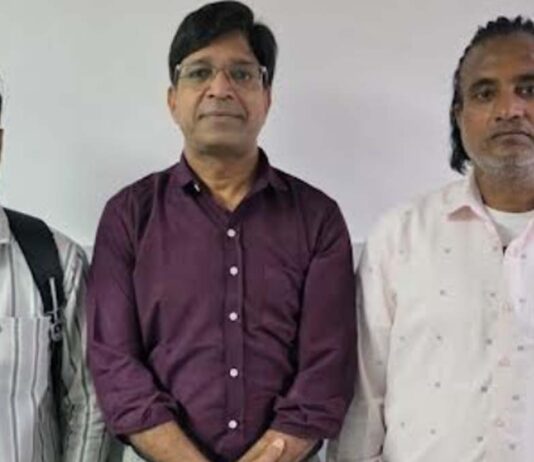 नाक बंद और सांस में रुकावट से परेशान पिता-पुत्र की एक साथ हुई सर्जरी Father and son underwent simultaneous surgery for a blocked nose and breathing obstruction.