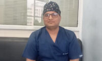 चिकित्सकों ने की 70 वर्षीय महिला की जटिल स्पाइनल सर्जरी Doctors performed a complex spinal surgery on a 70-year-old woman.