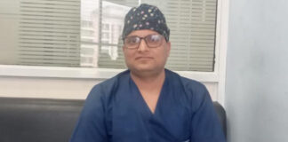 चिकित्सकों ने की 70 वर्षीय महिला की जटिल स्पाइनल सर्जरी Doctors performed a complex spinal surgery on a 70-year-old woman.