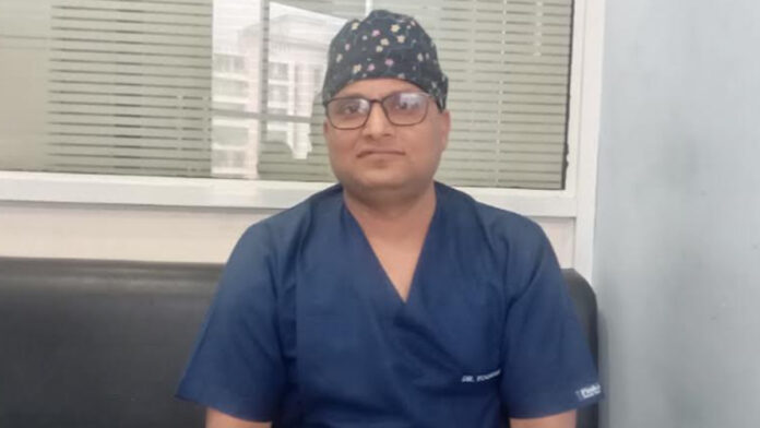 Doctors performed a complex spinal surgery on a 70-year-old woman. Doctors performed a complex spinal surgery on a 70-year-old woman.