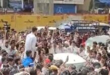 कलाम एकेडमी में छात्र से मारपीट के बाद प्रदर्शन, आरोपी शिक्षक की गिरफ्तारी की मांग को लेकर छात्रों ने किया प्रदर्शन