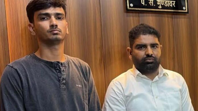 Development Officer and Junior Assistant arrested while accepting a bribe of 65,000 rupees Development Officer and Junior Assistant arrested while accepting a bribe of 65,000 rupees