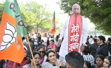 प्रधानमंत्री मोदी पर टिप्पणी से भड़की भाजपा: जयपुर में खड़गे का पुतला फूंका