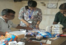 त्योहारों पर खाद्य सुरक्षा विभाग ने लिए विभिन्न प्रतिष्ठानों से नमूने