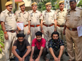 लो-फ्लोर बस में मोबाइल चोरी करने वाले तीन आरोपी गिरफ्तार Three accused arrested for stealing mobile phones on a low-floor bus