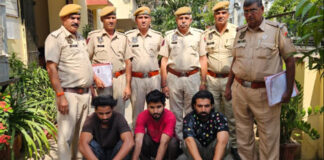 लो-फ्लोर बस में मोबाइल चोरी करने वाले तीन आरोपी गिरफ्तार Three accused arrested for stealing mobile phones on a low-floor bus