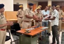 मेट्रो पुलिस ने 15 लाख रुपए के 35 गुमशुदा मोबाइल लौटाए