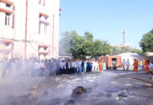 एनआईए में अग्नि सुरक्षा की मॉक ड्रिल: दमकल दल ने बताए बचाव के तरीके Fire safety mock drill at NIA: Fire crew demonstrated rescue techniques.