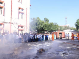 एनआईए में अग्नि सुरक्षा की मॉक ड्रिल: दमकल दल ने बताए बचाव के तरीके Fire safety mock drill at NIA: Fire crew demonstrated rescue techniques.