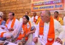 नितिन नबीन ने मोबाइल से किया कार्यकर्ताओं से संवाद