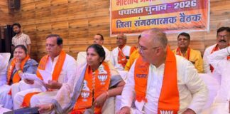 नितिन नबीन ने मोबाइल से किया कार्यकर्ताओं से संवाद