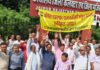 लंबित भुगतान और दीपावली बोनस की मांग पर कर्मचारियों ने किया प्रदर्शन