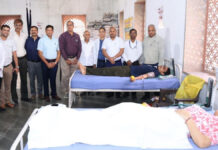 निःशुल्क विरेचन-रक्तमोक्षण शिविर के तहत 80 लोगों ने किया रक्तदान